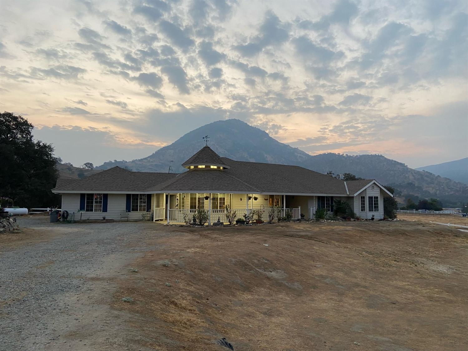 6366 Big Oak Road Sanger, CA 93657 - Photo 3 of 81 Gallery Image 3