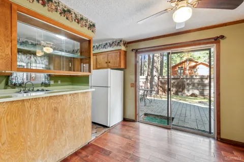 a view of a large window with an outdoor space