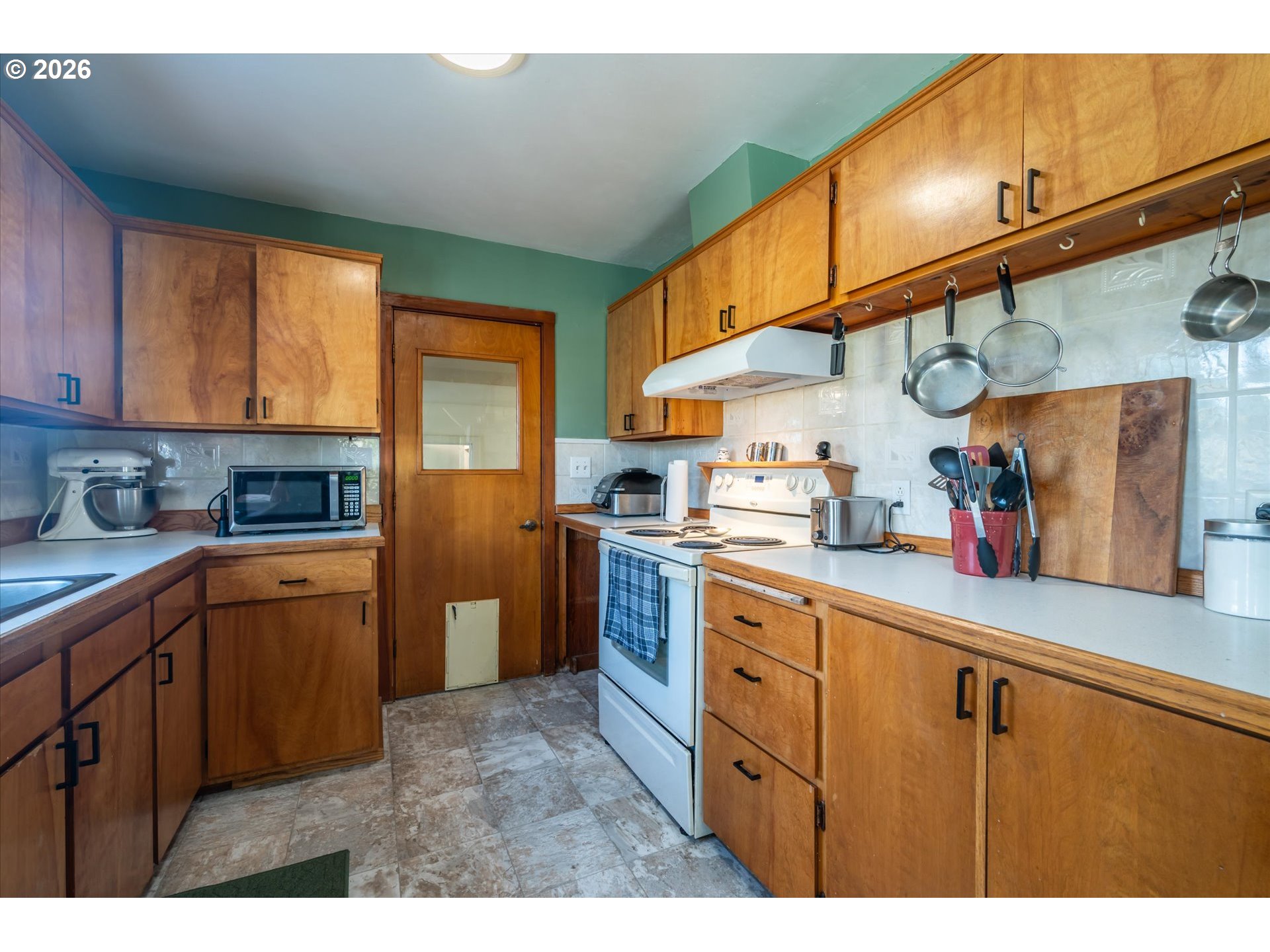 1789 14th Street North Bend, OR 97459 - Photo 16 of 43 a kitchen with stainless steel appliances granite countertop a sink a stove and cabinets