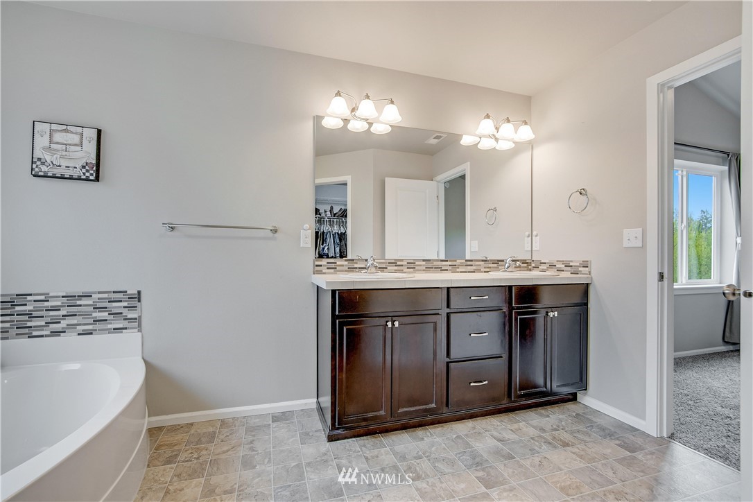24104 185th Loop Southeast Covington, WA 98042 - Photo 17 of 31 Gallery Image 17
