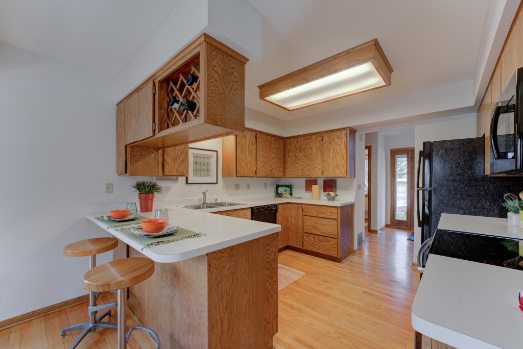 8640 Lakeview Road Bloomington, MN 55438 - Photo 11 of 26 Gallery Image 11