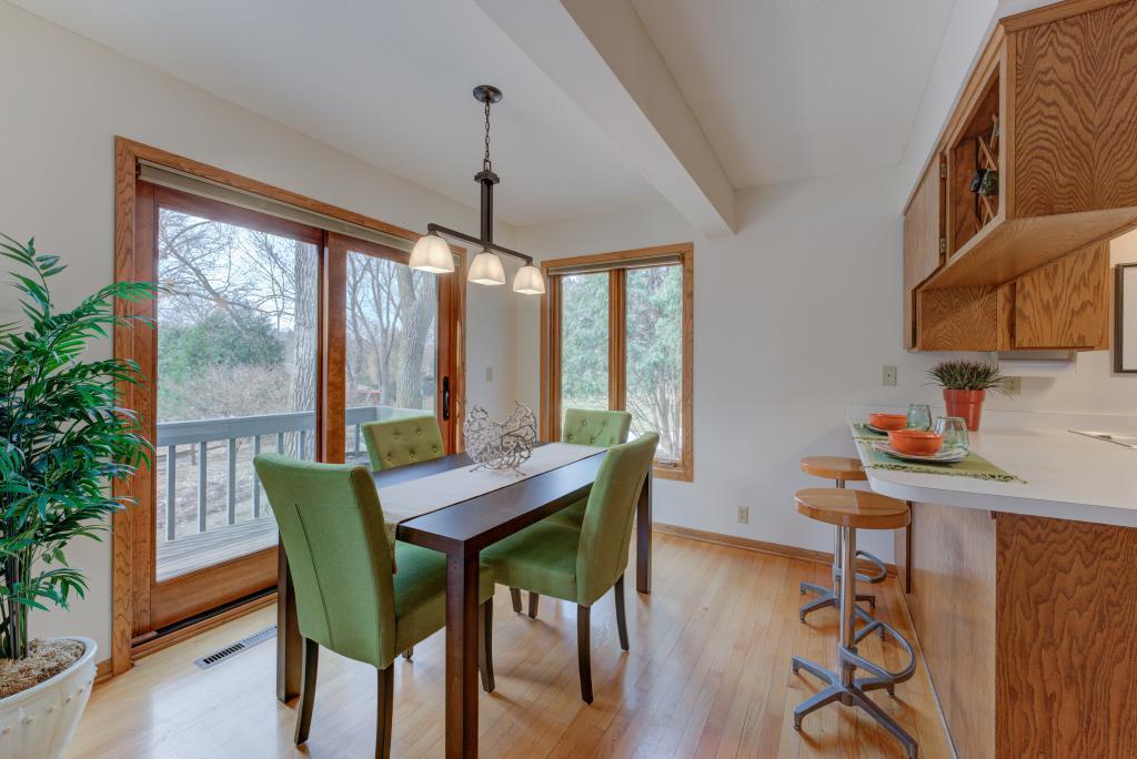 8640 Lakeview Road Bloomington, MN 55438 - Photo 12 of 26 Gallery Image 12