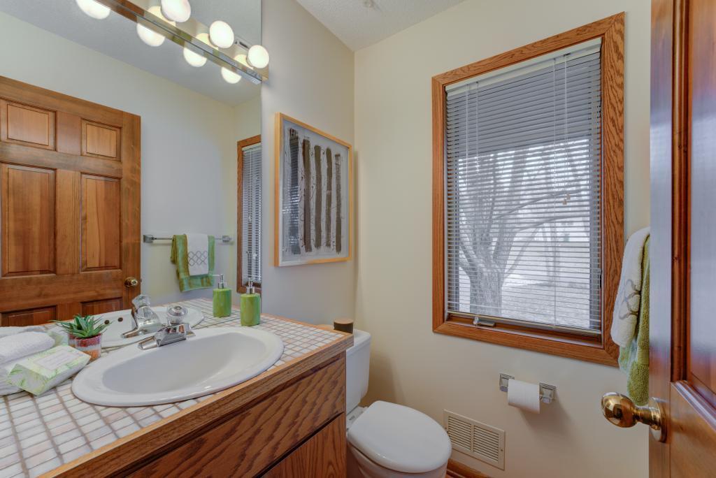8640 Lakeview Road Bloomington, MN 55438 - Photo 14 of 26 Gallery Image 14