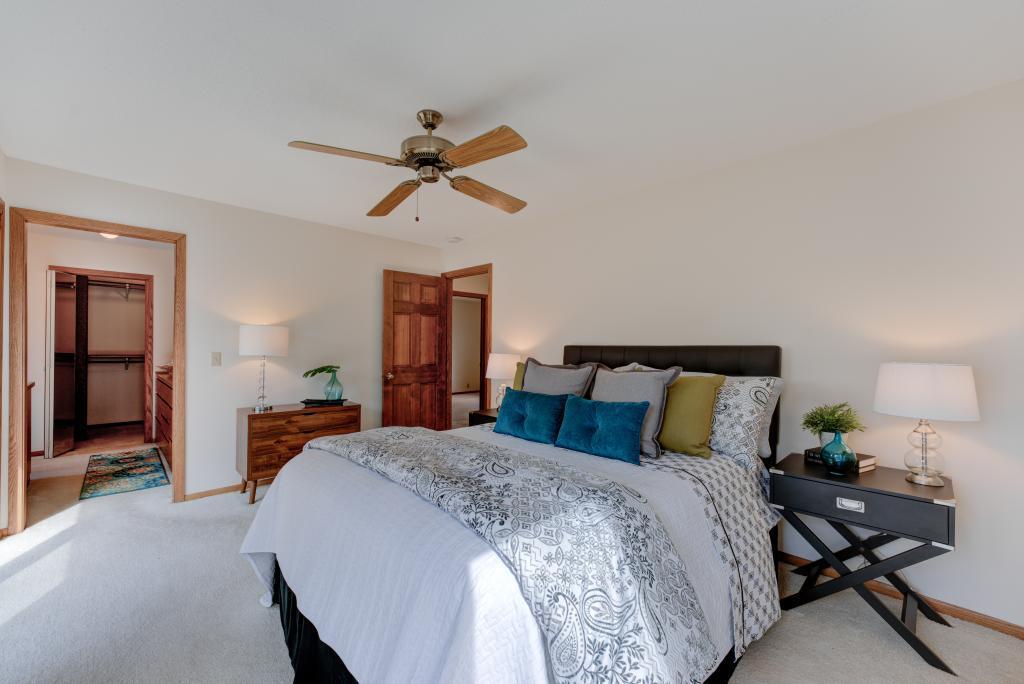 8640 Lakeview Road Bloomington, MN 55438 - Photo 15 of 26 Gallery Image 15