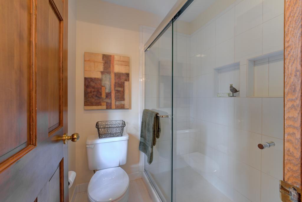 8640 Lakeview Road Bloomington, MN 55438 - Photo 18 of 26 Gallery Image 18