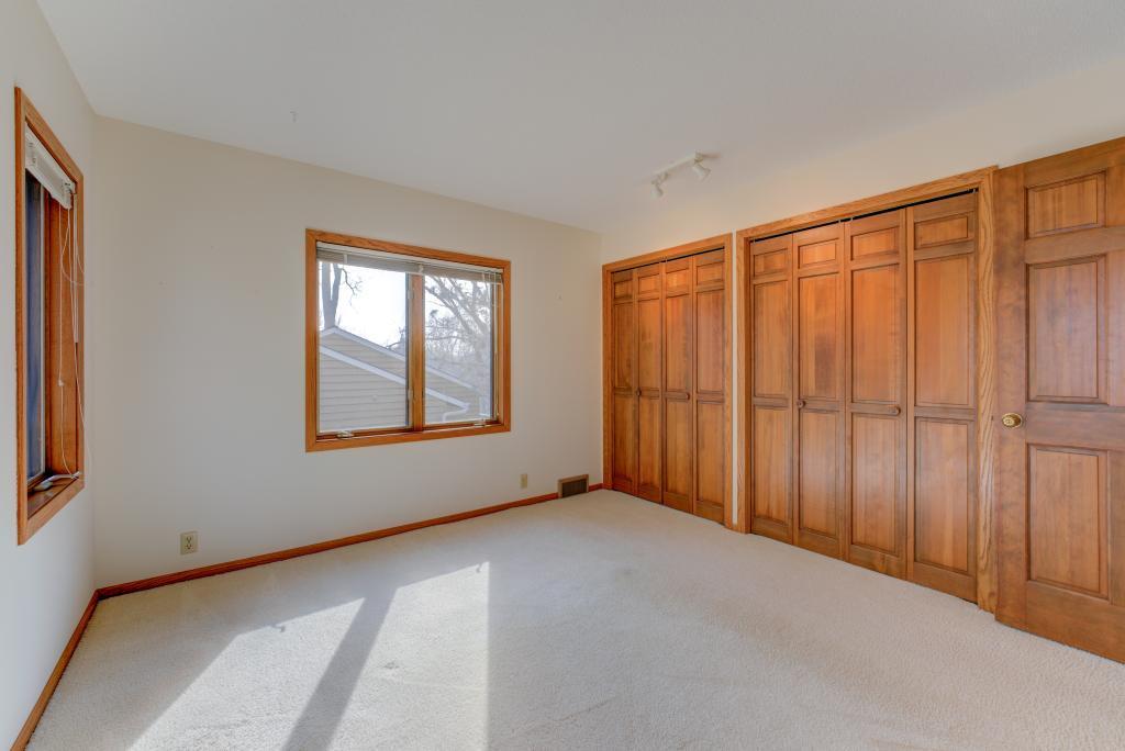 8640 Lakeview Road Bloomington, MN 55438 - Photo 19 of 26 Gallery Image 19