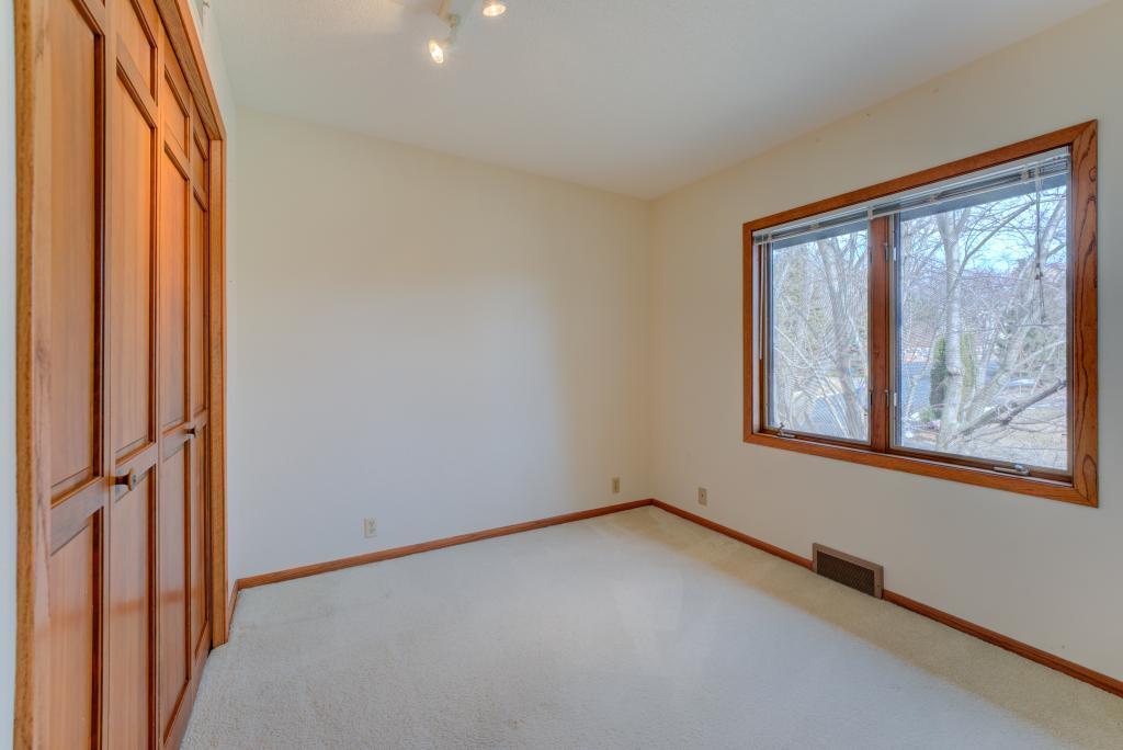 8640 Lakeview Road Bloomington, MN 55438 - Photo 20 of 26 Gallery Image 20