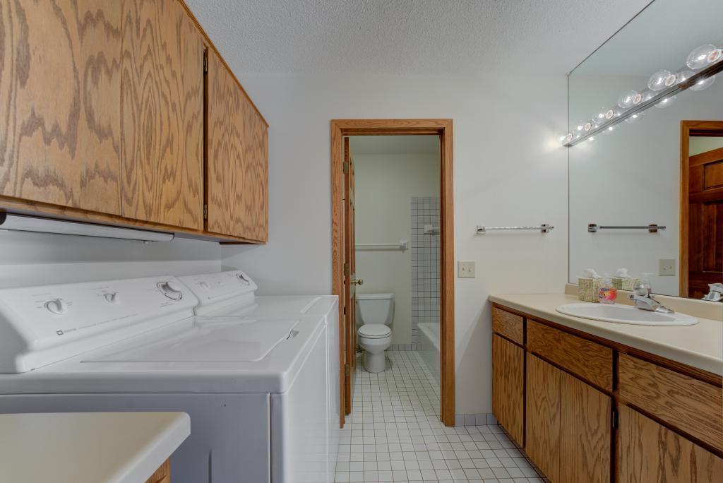 8640 Lakeview Road Bloomington, MN 55438 - Photo 21 of 26 Gallery Image 21
