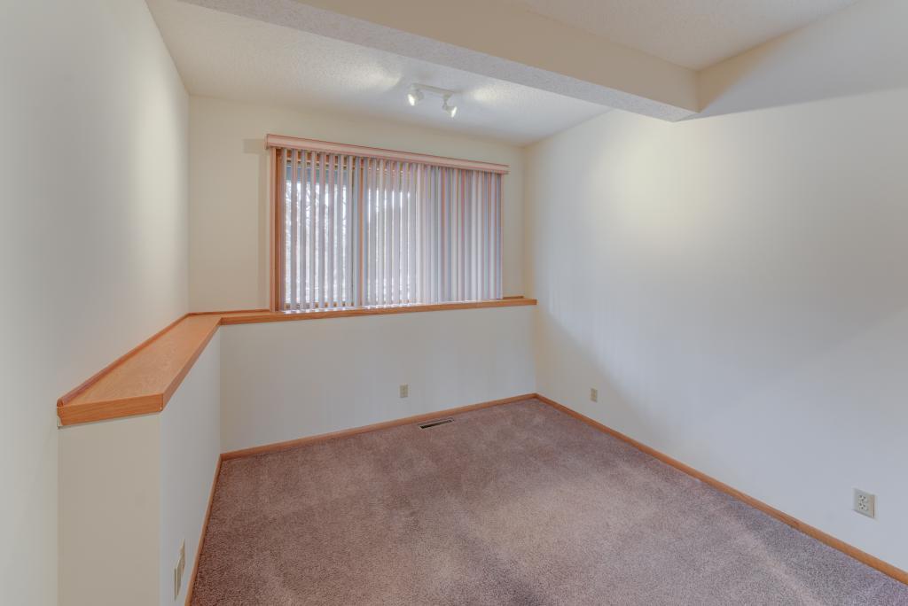 8640 Lakeview Road Bloomington, MN 55438 - Photo 23 of 26 Gallery Image 23