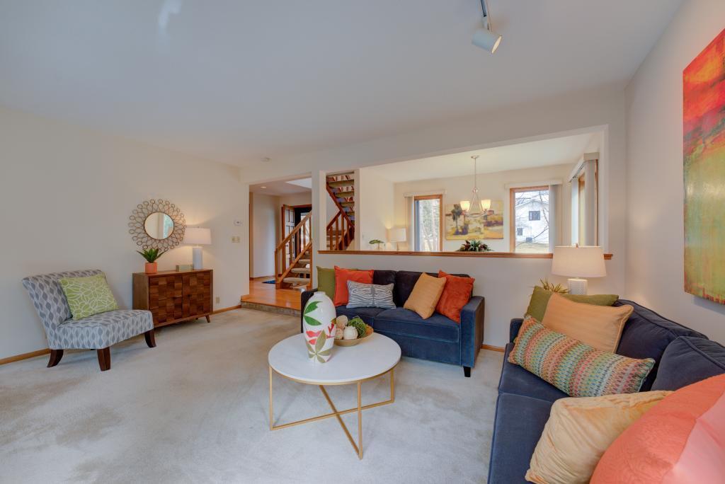 8640 Lakeview Road Bloomington, MN 55438 - Photo 5 of 26 Gallery Image 5
