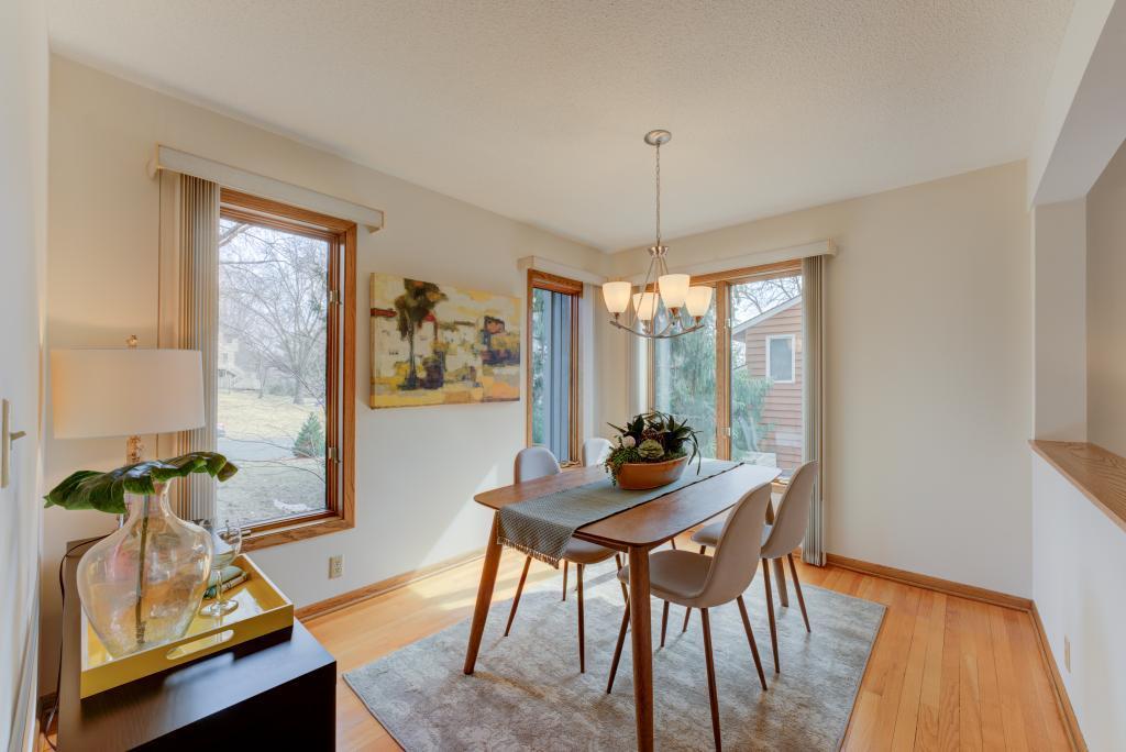 8640 Lakeview Road Bloomington, MN 55438 - Photo 6 of 26 Gallery Image 6