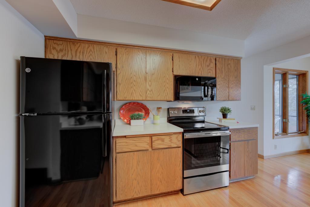 8640 Lakeview Road Bloomington, MN 55438 - Photo 9 of 26 Gallery Image 9