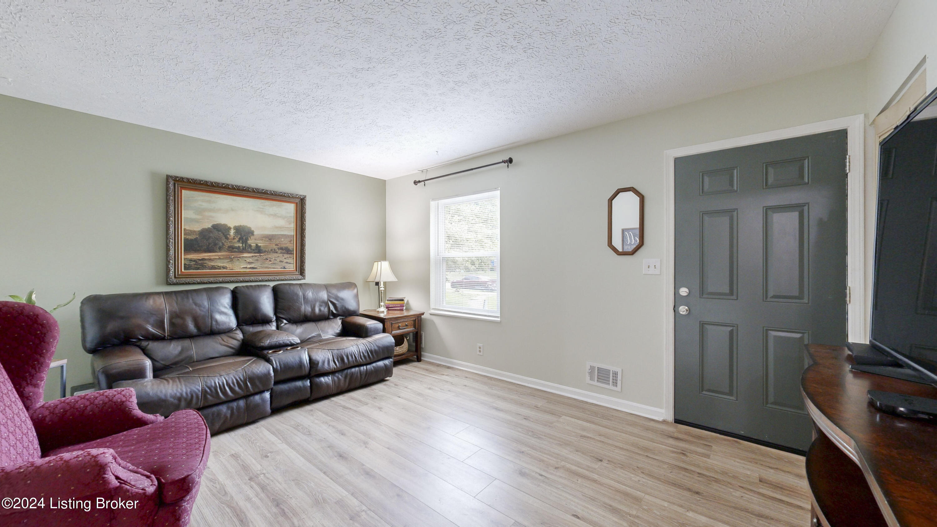 4617 Frel Road Louisville, KY 40272 - Photo 5 of 27 4617 Frel Rd-105