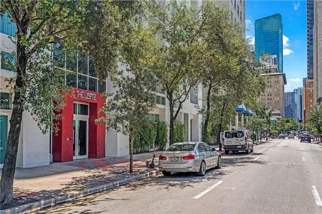 a building view with outdoor space