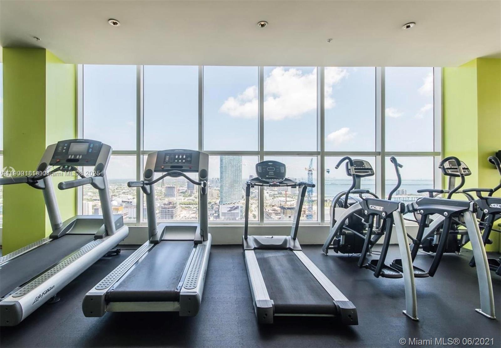 133 Northeast 2nd Avenue, Unit 617 Miami, FL 33132 - Photo 31 of 38 a view of a room with gym equipment