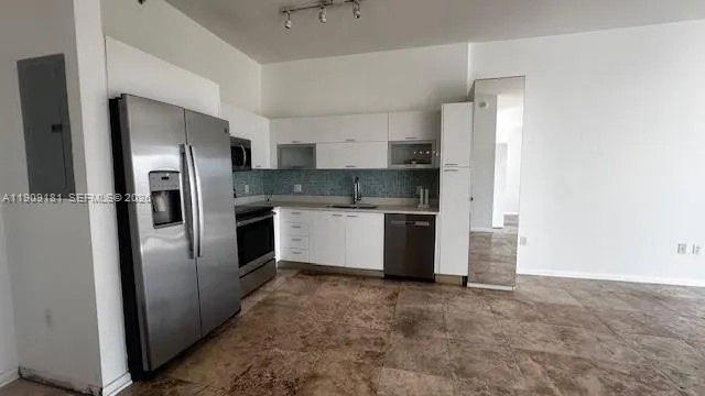 $2,250 | 133 Northeast 2nd Avenue, Unit 617, Miami, FL 33132