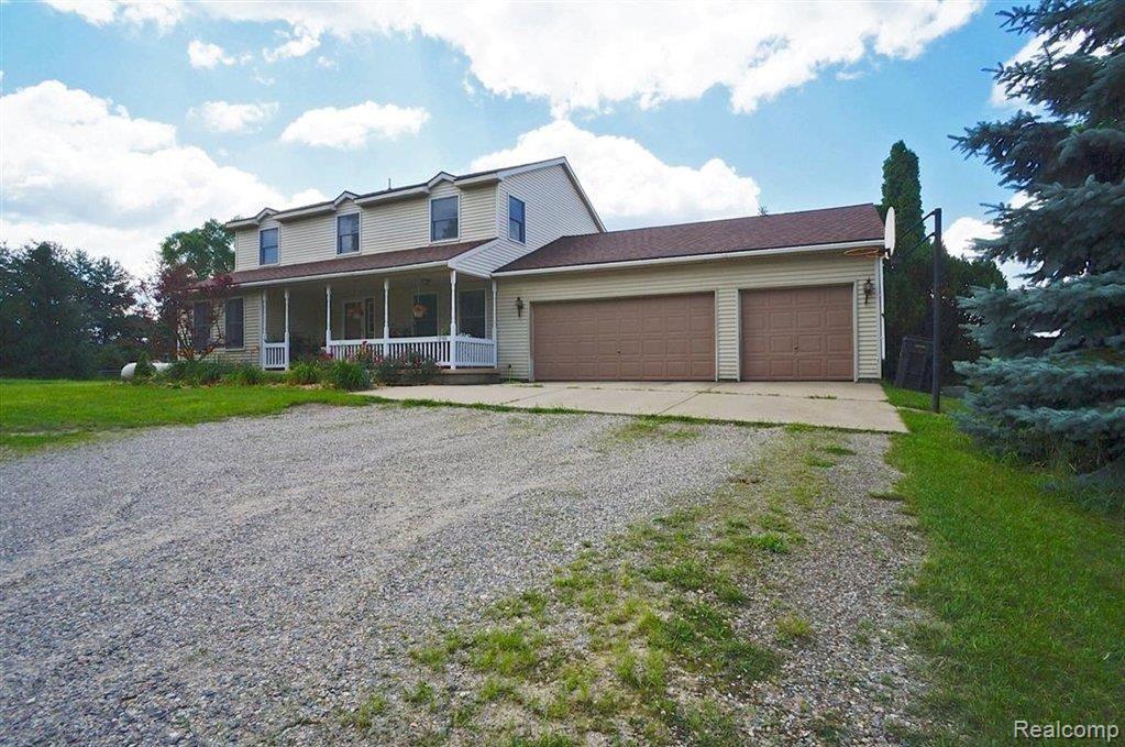 12188 Hibner Road Hartland, MI 48353 - Photo 2 of 25 Three car garage