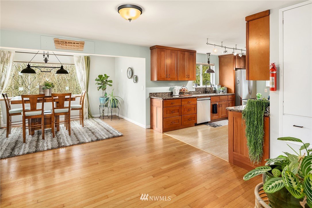 19211 Maxwell Road Southeast Maple Valley, WA 98038 - Photo 5 of 31