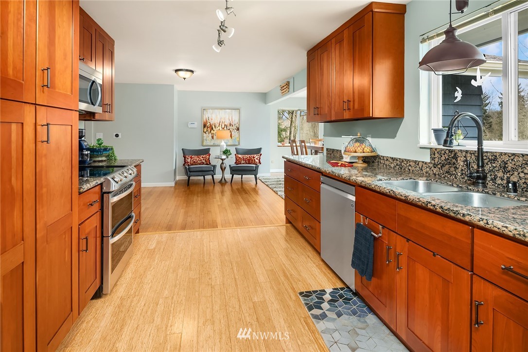 19211 Maxwell Road Southeast Maple Valley, WA 98038 - Photo 10 of 31