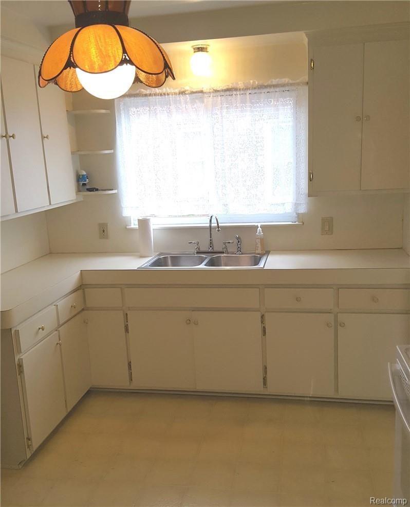 14827 Champaign Road Allen Park, MI 48101 - Photo 11 of 23 20190328_114828.jpg