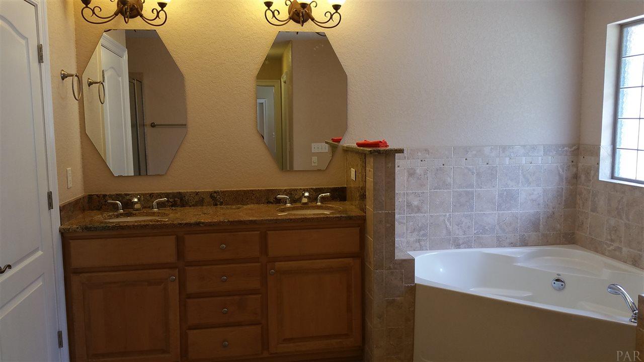 5420 Heatherton Road Milton, FL 32570 - Photo 27 of 48 Master Bath