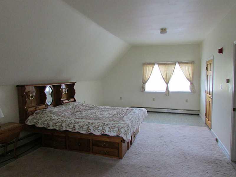 10 Brooklyn Heights Road Thomaston, ME 04861 - Photo 21 of 32 Bedroom.