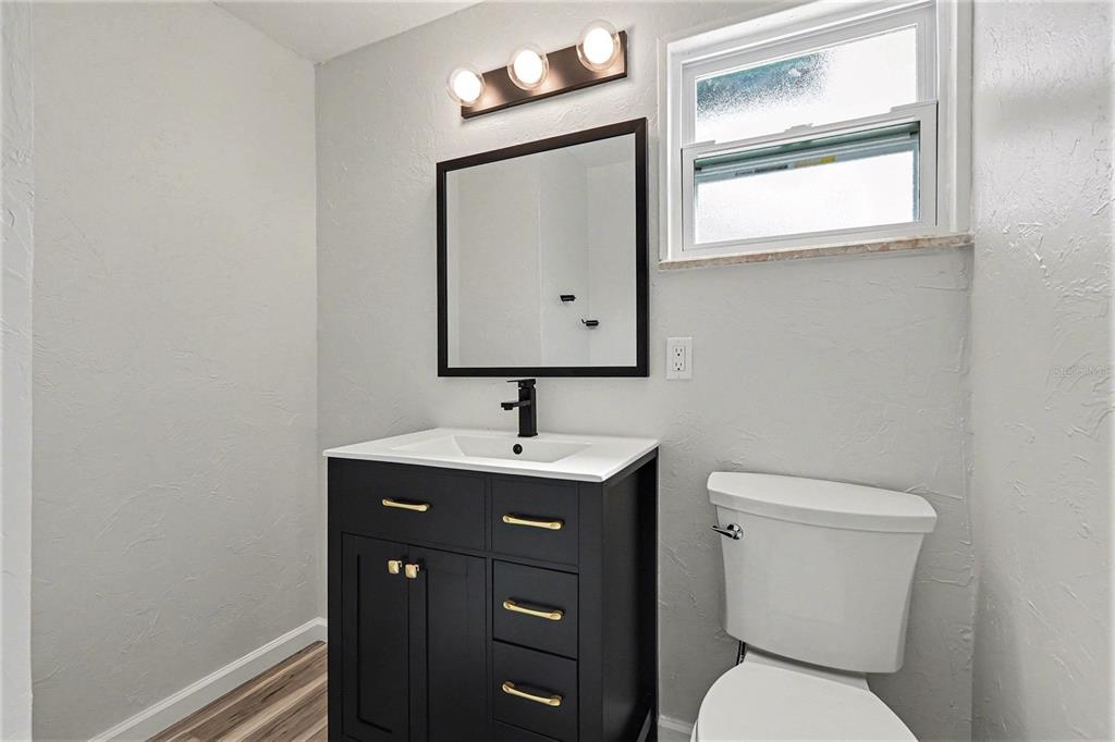 580 Russell Street Longboat Key, FL 34228 - Photo 16 of 35