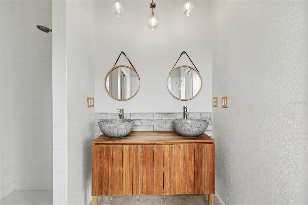 580 Russell Street Longboat Key, FL 34228 - Photo 19 of 35