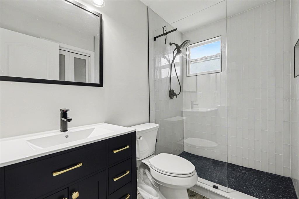 580 Russell Street Longboat Key, FL 34228 - Photo 23 of 35