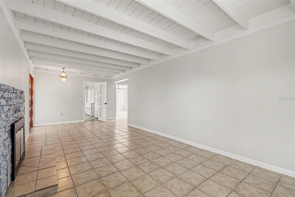 580 Russell Street Longboat Key, FL 34228 - Photo 5 of 35