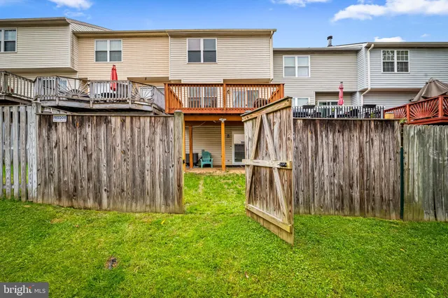 a view of a house with backyard and deck