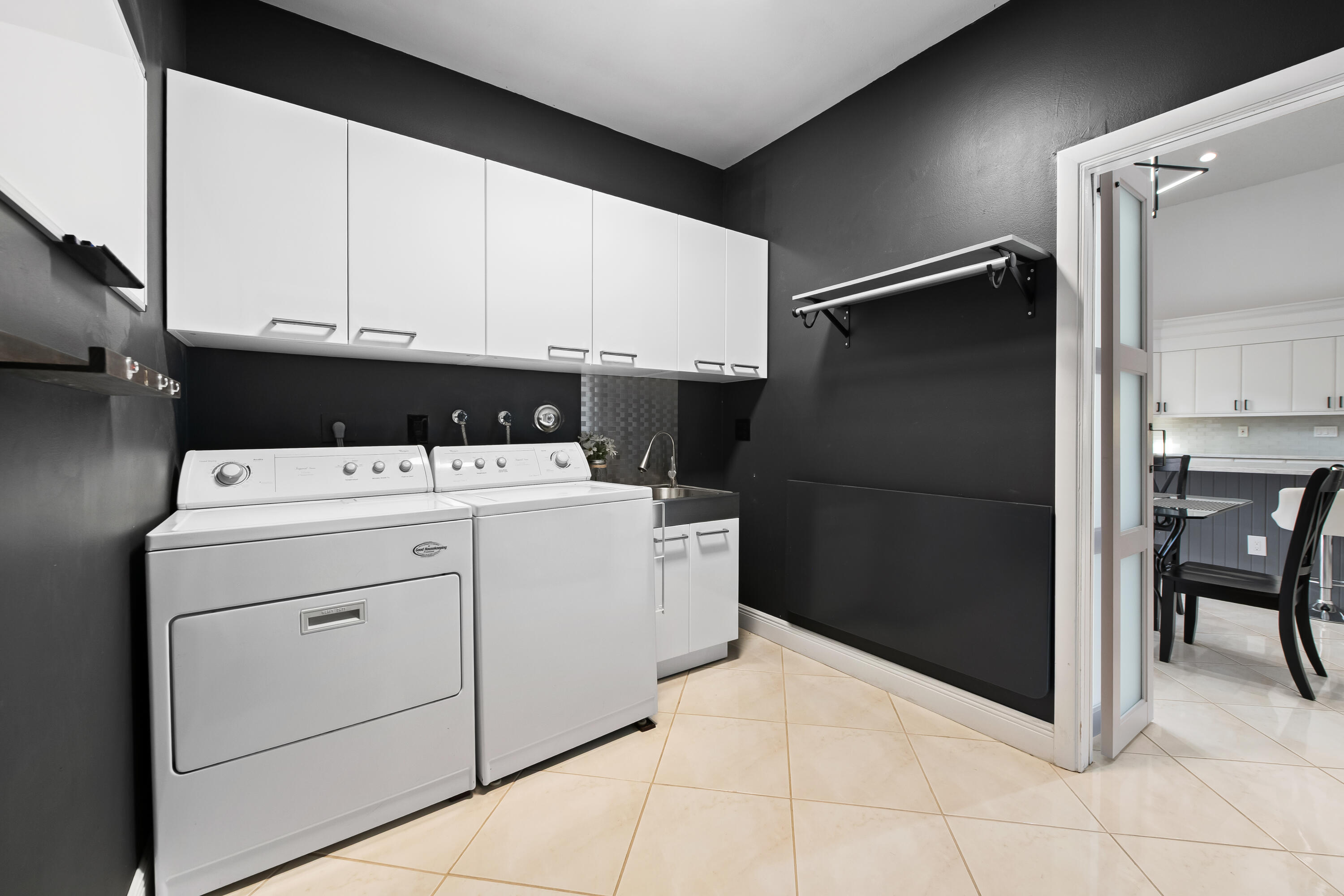 8505 Northwest 77th Street Tamarac, FL 33321 - Photo 13 of 57 Laundry room