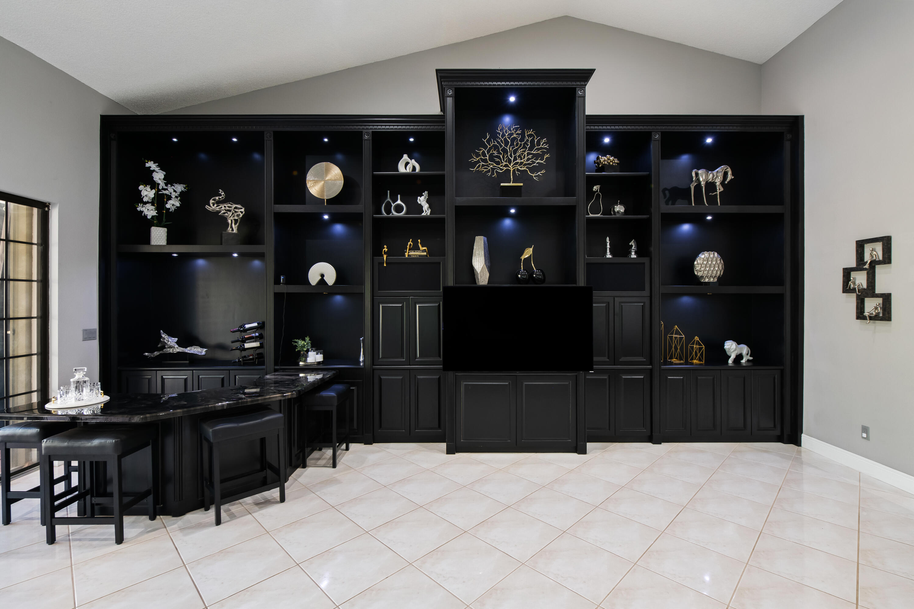 8505 Northwest 77th Street Tamarac, FL 33321 - Photo 22 of 57 Custom cabinet/bar