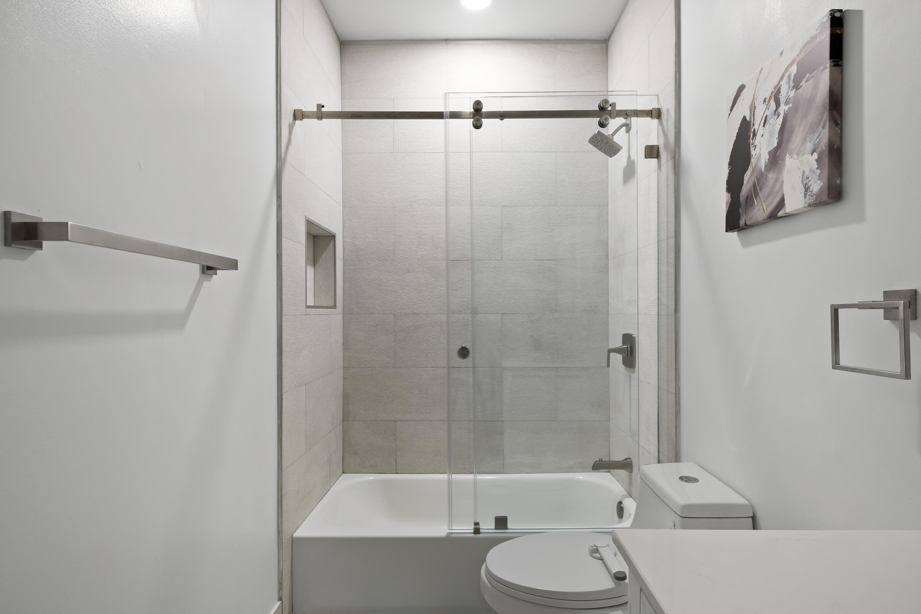 8505 Northwest 77th Street Tamarac, FL 33321 - Photo 27 of 57 Guest bath