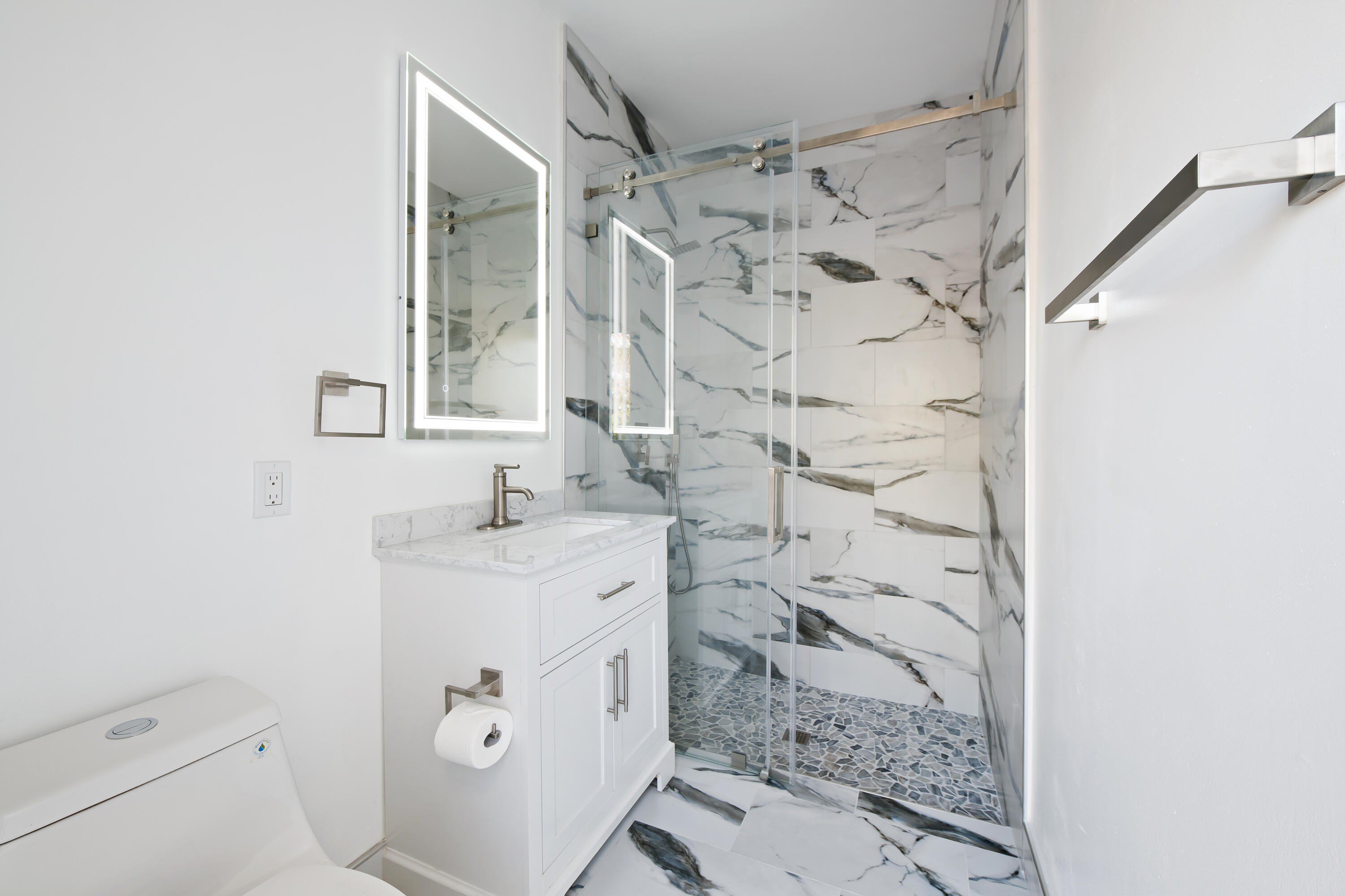 8505 Northwest 77th Street Tamarac, FL 33321 - Photo 43 of 57 Full Cabana bath