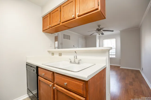 $950 | 11610 Vance Jackson Road, Unit 1095, San Antonio, TX 78230