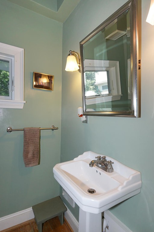 32 White Oak Road Boston, MA 02132 - Photo 10 of 30 Gallery Image 10