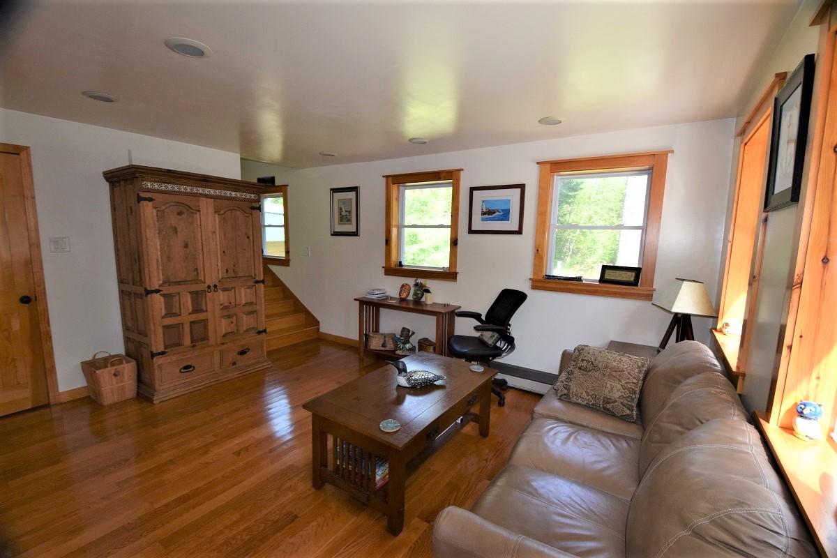 1650 Houston Road Lincoln, ME 04457 - Photo 15 of 70 Living room...