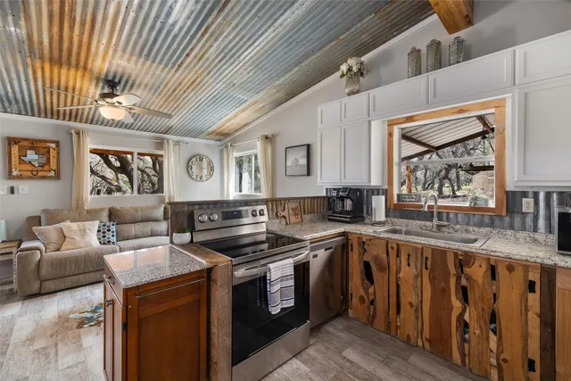 $999,000 | 2631 North US Highway 281, Blanco, TX 78606