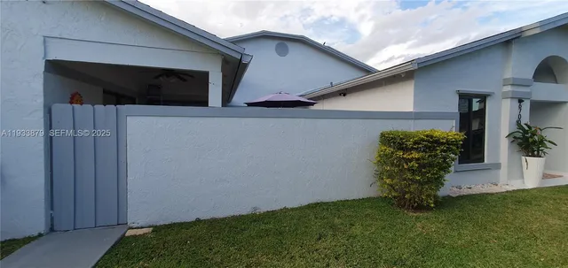 $2,500 | 6702 Southwest 152nd Place, Unit 2802, Miami, FL 33193