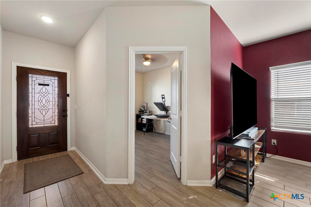 520 Warlander Way Georgetown, TX 78626 - Photo 2 of 20