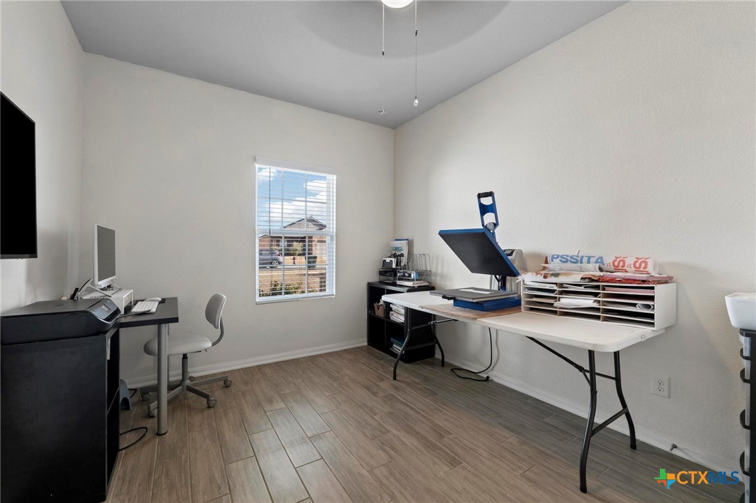 520 Warlander Way Georgetown, TX 78626 - Photo 3 of 20