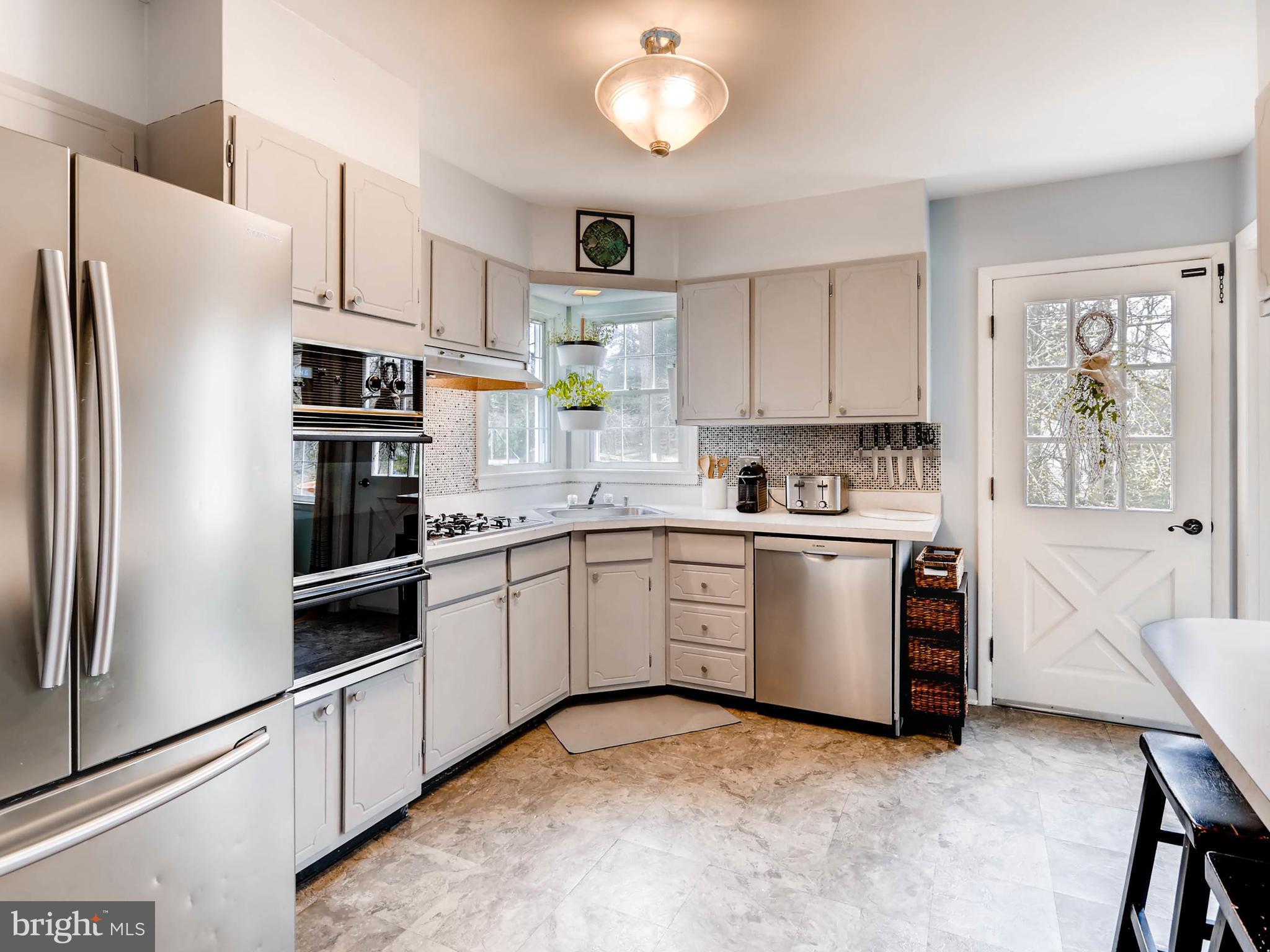 4713 Roundhill Road Ellicott City, MD 21043 - Photo 12 of 30 Kitchen