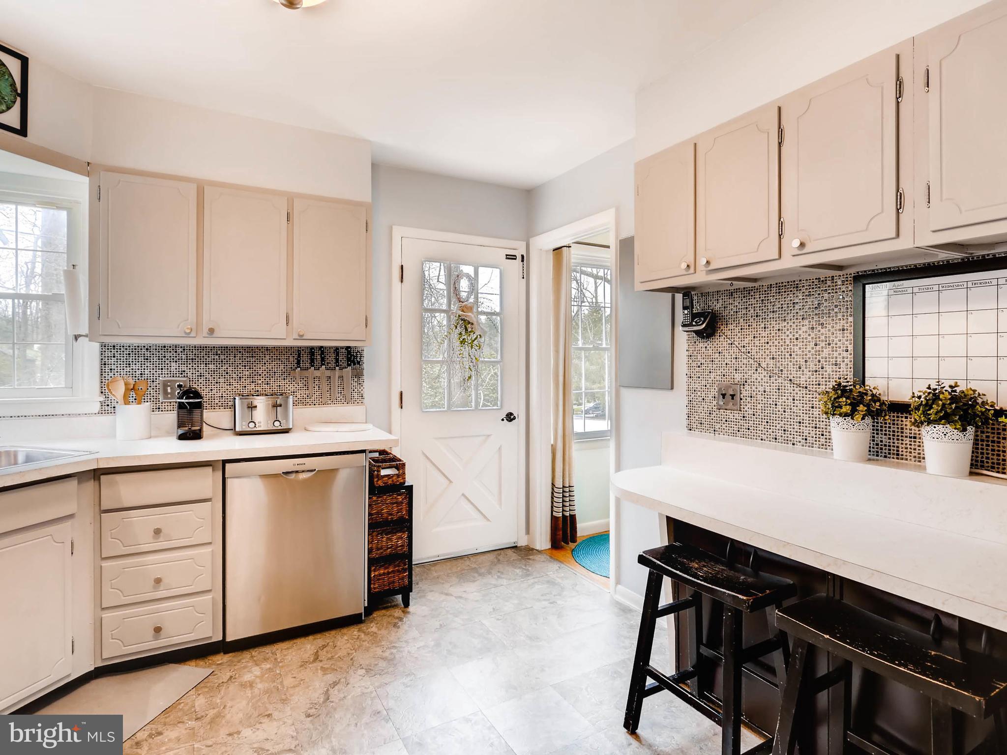 4713 Roundhill Road Ellicott City, MD 21043 - Photo 14 of 30 Kitchen