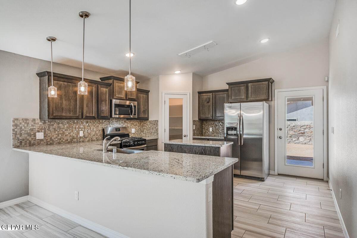 6040 Fall Rdg Avenue Santa Teresa, NM 88008 - Photo 3 of 12 45