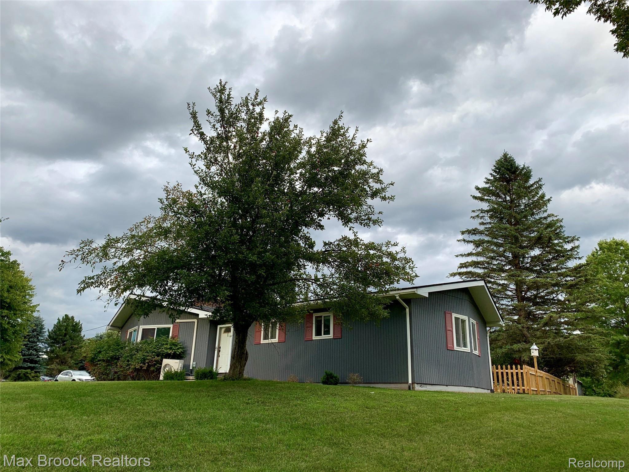 7751 Farley Road Pinckney, MI 48169 - Photo 15 of 55 F1E65E9D-48DF-4CE5-8E92-19AB2A367AD0.jpeg