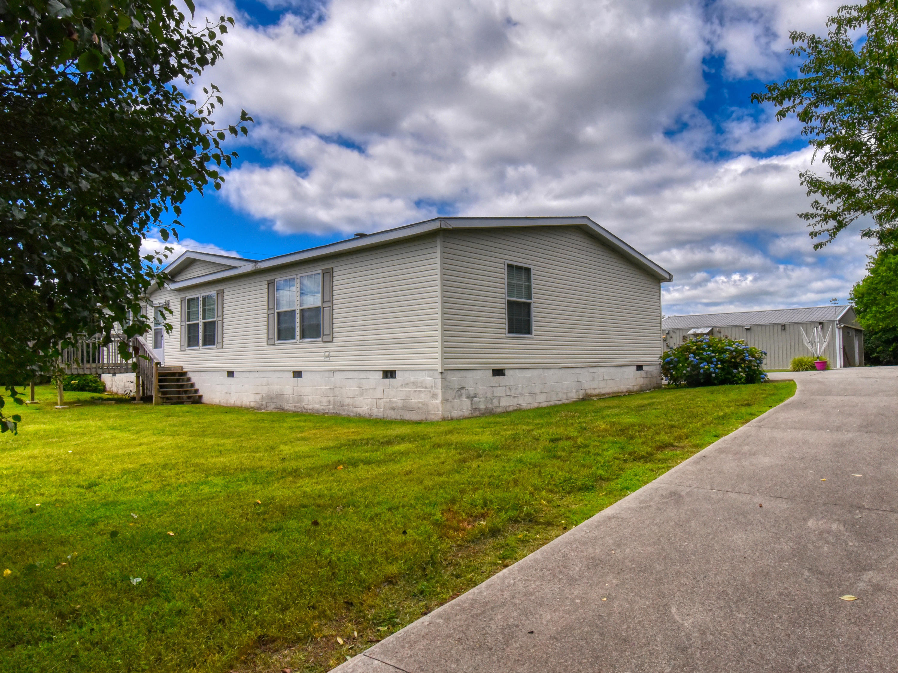 308 Calhoun Road La Follette, TN 37766 - Photo 3 of 26 308 Calhoun