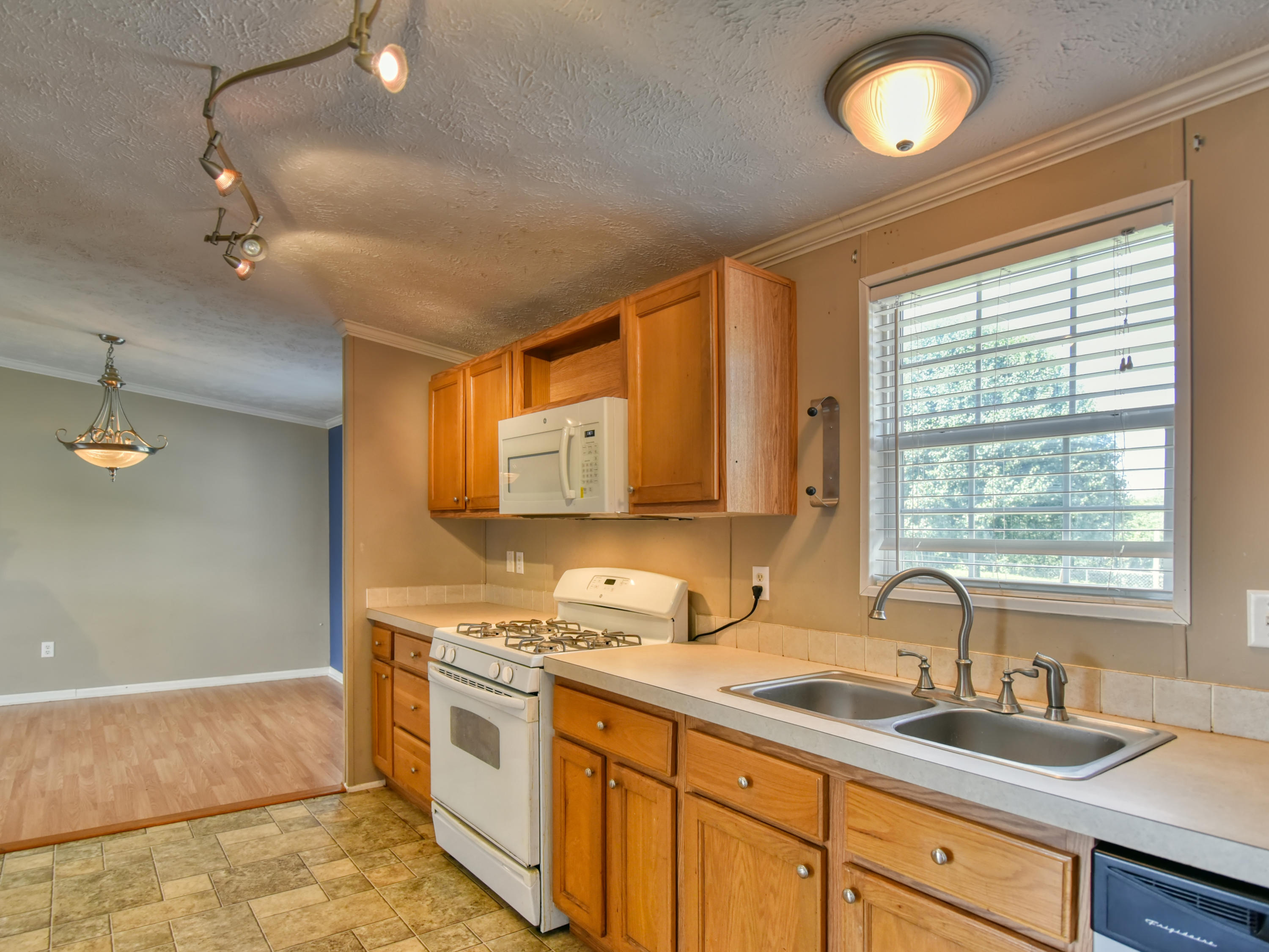 308 Calhoun Road La Follette, TN 37766 - Photo 10 of 26 308 Calhoun