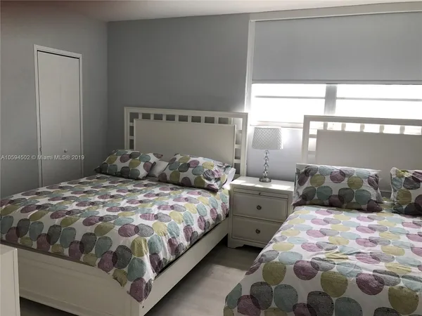 $4,300 | 3801 South Ocean Drive, Unit 10V, Hollywood, FL 33019