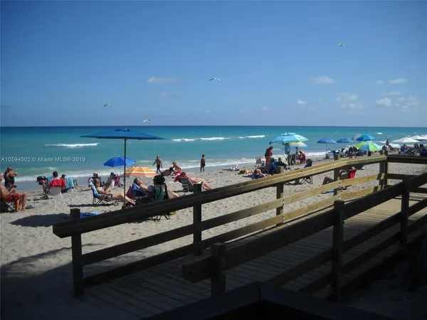 $4,300 | 3801 South Ocean Drive, Unit 10V, Hollywood, FL 33019